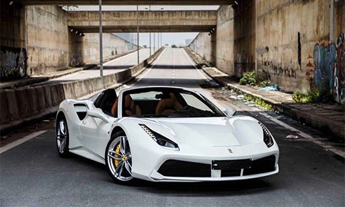 Chi tiết siêu xe Ferrari 488 mui trần hơn 15 tỷ ở Sài Gòn