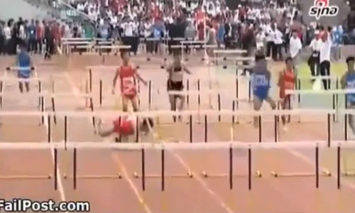 Sặc cười với những pha tai nạn khó đỡ trong thể thao