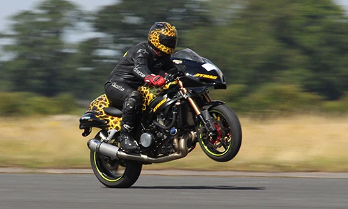 Gary Rothwell phá kỷ lục bốc đầu với tốc độ 337,5 km/h