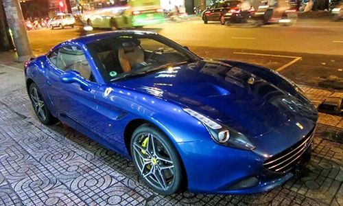 "Siêu ngựa" Ferrari California T lần đầu lăn bánh tại Việt Nam