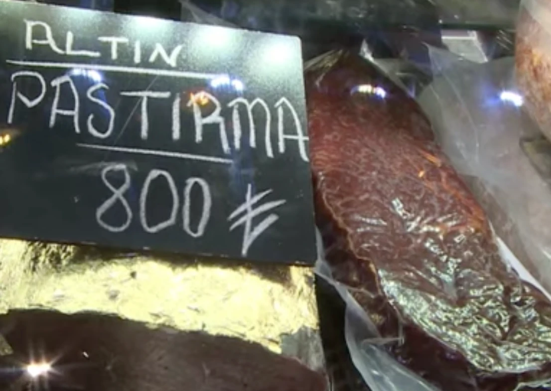 Thịt bò “bọc” vàng sang chảnh... ăn một miếng bằng cả gia tài