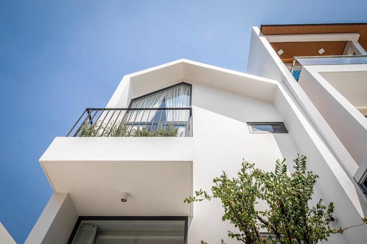 Chiêm ngưỡng nhà phố có cả vườn cây và sân chơi