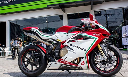 Siêu môtô MV Agusta F4 RC giá 1,35 tỷ trên phố Việt