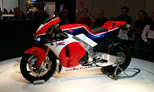 "Mãn nhãn" màn lắp ráp thủ công siêu môtô Honda RC213V-S