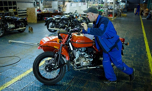 Khám phá xưởng sản xuất môtô 3 bánh Sidecar Ural