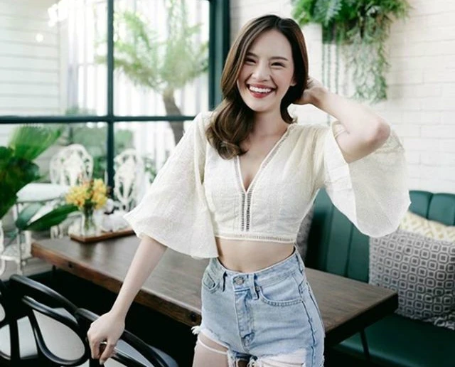 Loạt mỹ nữ Thái đua nhau khoe eo con kiến với áo croptop