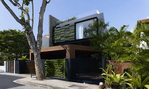 Độc đáo ngôi nhà có vườn tường thẳng đứng trước mặt tiền
