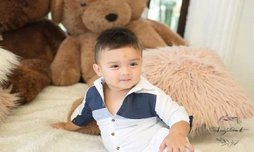 Cậu bé lai Việt - Đức sở hữu triệu like Facebook là ai?