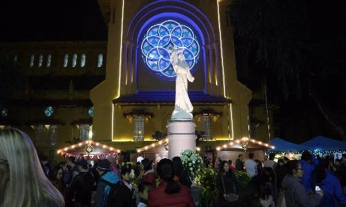 Giới trẻ Hà Nội thích thú với chợ Giáng Sinh phong cách Đức 