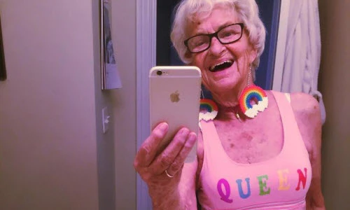 Cụ bà 88 tuổi ăn diện như gái trẻ gây sốt mạng