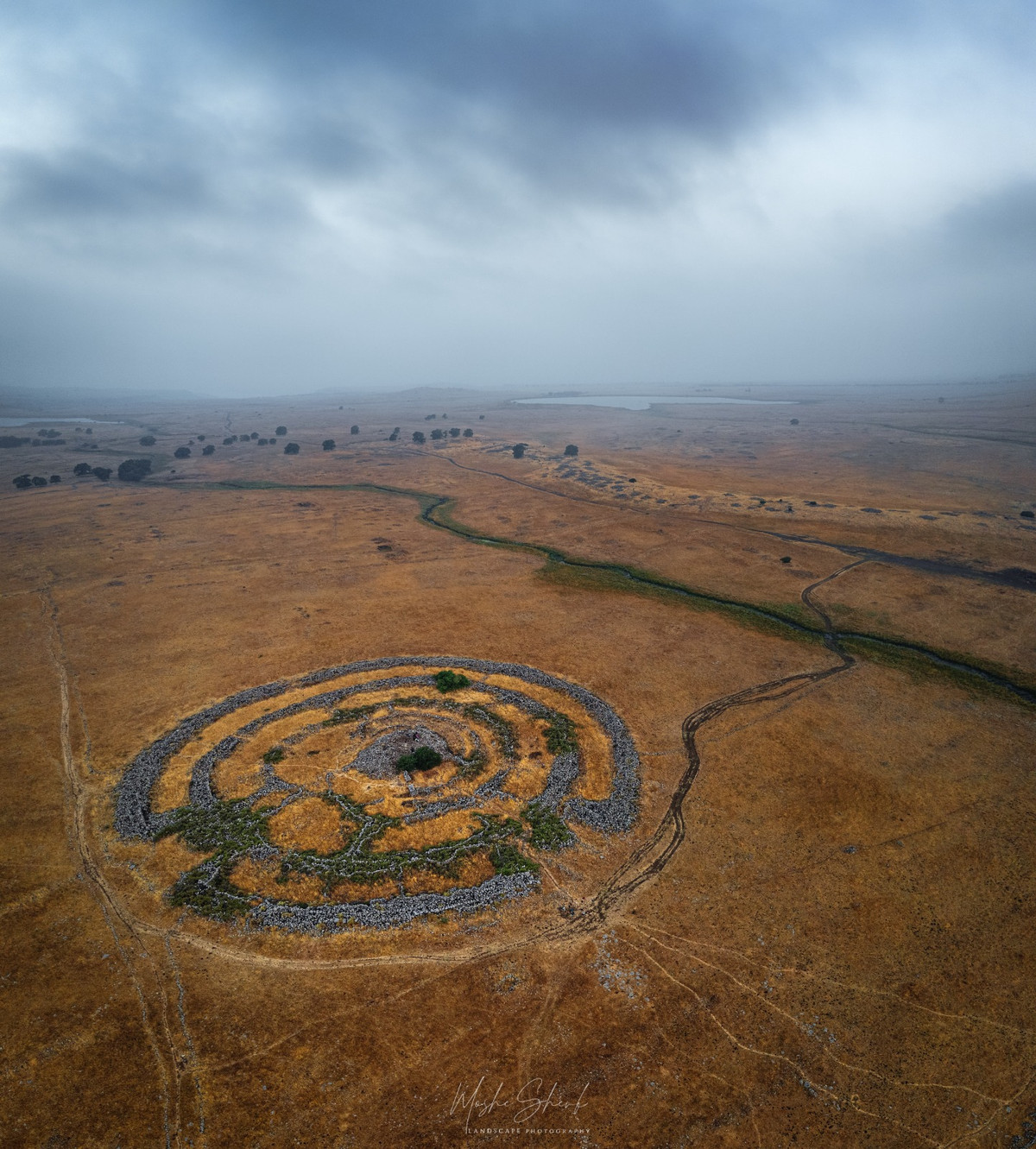  8. Được ví như “Stonehenge của Trung Đông”. Cấu trúc và sự bí ẩn của Rujm el-Hiri khiến nhiều người gọi nó là phiên bản Stonehenge của khu vực Trung Đông. Ảnh: thebrainchamber.com.