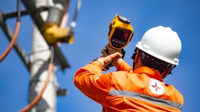 Hà Nội: Người dân phải bỏ tiền triệu đi tránh nóng vì cắt điện luân phiên