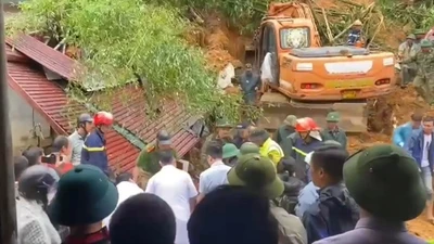Sạt lở đất trong đêm ở Sa Pa, một hộ dân bị vùi lấp