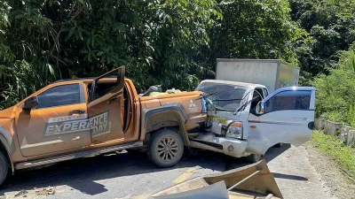 Xe cứu trợ bị tai nạn trên đường vào vùng lũ Nghệ An 