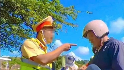 Xác minh vụ CSGT có hành vi thiếu chuẩn mực với người dân
