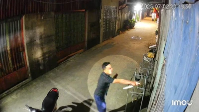 Một gia đình bất ngờ bị đối tượng cầm hung khí đến dọa giết 