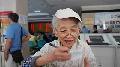 Bài học đáng nhớ của cụ bà kiếm 15 tỷ đồng khiến giới trẻ "ngả mũ" thán phục