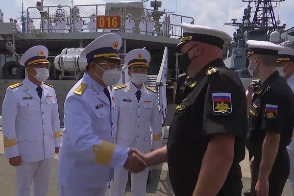 Video: Chiến hạm Việt Nam cập cảng Nga, chuẩn bị tranh tài Army Games ảnh 2 Video: Chiến hạm Việt Nam cập cảng Nga, chuẩn bị tranh tài Army Games ảnh 2