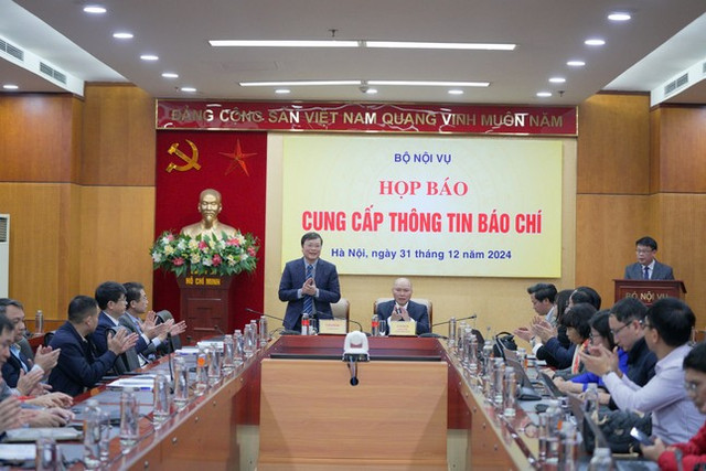 Bộ Nội vụ họp báo thông tin chính sách cho cán bộ nghỉ hưu sớm - Hình 2 Bo Noi vu hop bao thong tin chinh sach cho can bo nghi huu som-Hinh-2