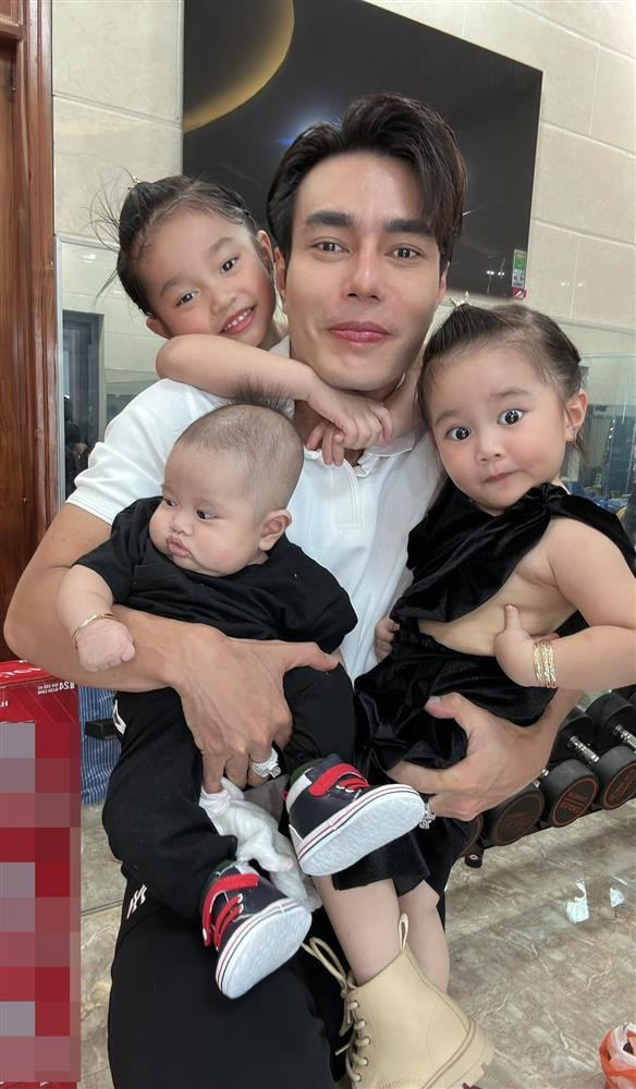 Lê Dương Bảo Lâm bỏ dở đám cưới, vợ một mình vào lễ đường - Hình 4 Le Duong Bao Lam bo do dam cuoi, vo mot minh vao le duong-Hinh-4
