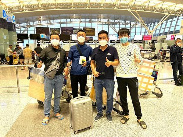 Quang Linh Vlog 'tay xách nách mang' trở lại châu Phi - Hình 2 Quang Linh Vlog 'tay xach nach mang' tro lai chau Phi-Hinh-2