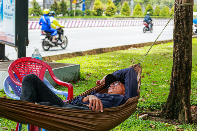Cách cứu người bị say nóng, say nắng - Hình 3 Cach cuu nguoi bi say nong, say nang-Hinh-3