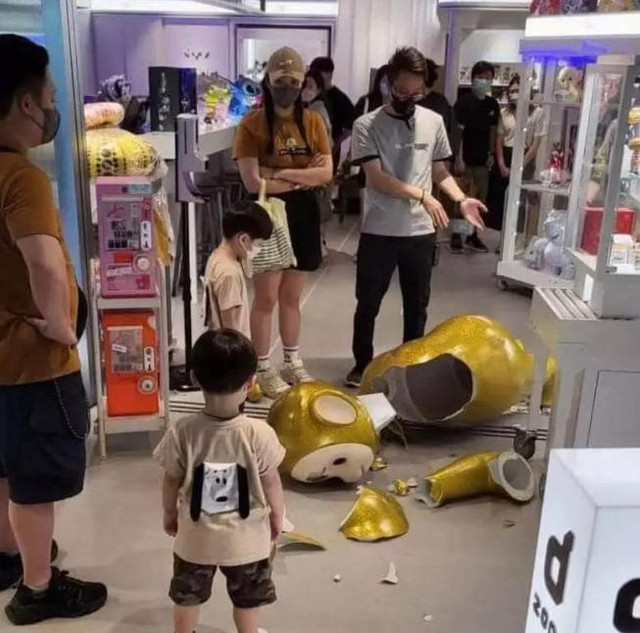 Dở khóc dở cười: Bố mẹ đền trăm triệu vì con làm vỡ đồ chơi cao cấp Do khoc do cuoi: Bo me den tram trieu vi con lam vo do choi cao cap