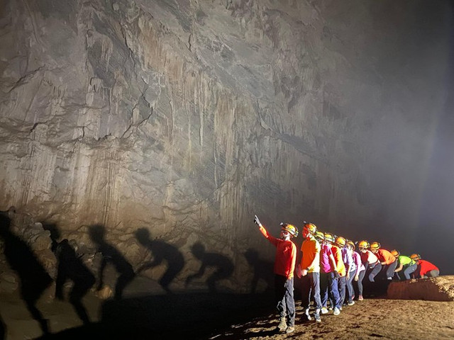 Giới trẻ đua nhau khoe ảnh kỷ niệm khám phá hang Sơn Đoòng - Hình 2 Gioi tre dua nhau khoe anh ky niem kham pha hang Son Doong-Hinh-2