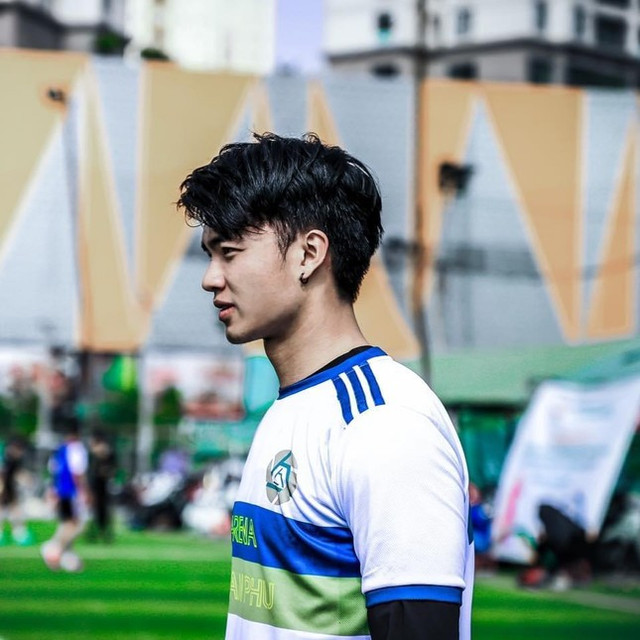 “Soái ca bánh kem” trong sinh nhật Hoa hậu Thùy Tiên là ai? - Hình 7 “Soai ca banh kem” trong sinh nhat Hoa hau Thuy Tien la ai?-Hinh-7