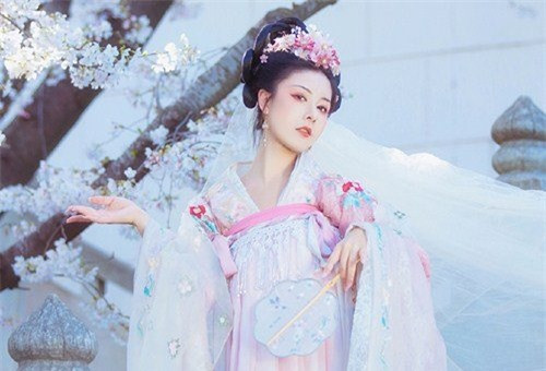 Mỹ nhân nào được sủng ái nhất hậu cung nhưng “ra đi” vì... quá đẹp? My nhan nao duoc sung ai nhat hau cung nhung “ra di” vi... qua dep?