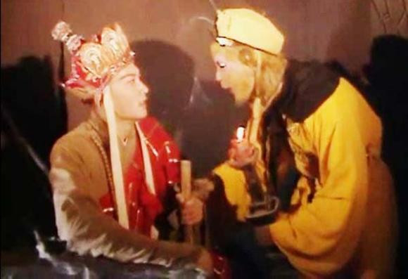'Tây Du Ký' có cảnh quét bảo tháp, tại sao Đường Tăng quét từ dưới lên? - Hình 2 'Tay Du Ky' co canh quet bao thap, tai sao Duong Tang quet tu duoi len?-Hinh-2