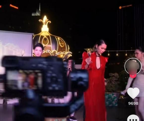 Hà Anh bất ngờ bị Hương Giang và Xuân Lan cho 'ra rìa' - Hình 2 Ha Anh bat ngo bi Huong Giang va Xuan Lan cho 'ra ria'-Hinh-2