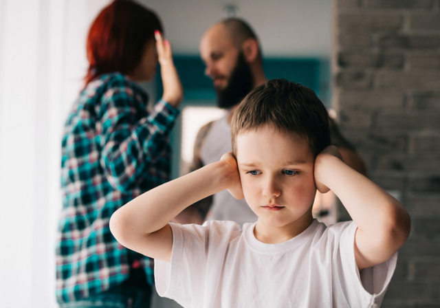 Cha mẹ có cần nói lời xin lỗi với trẻ nhỏ hay không? Cha me co can noi loi xin loi voi tre nho hay khong?