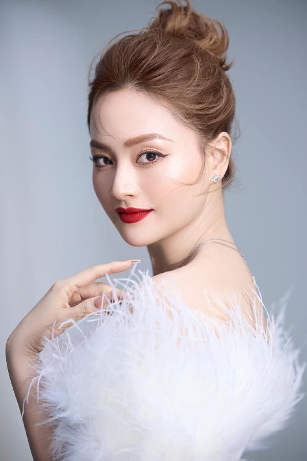 Mẹ chồng Tây của Lan Phương: Hiền lành, giúp con dâu từ việc rửa bát - Hình 3 Me chong Tay cua Lan Phuong: Hien lanh, giup con dau tu viec rua bat-Hinh-3