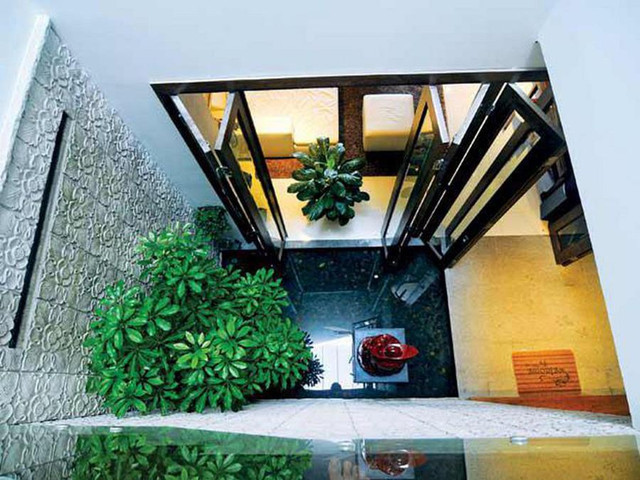 Thiết kế nhà ống có giếng trời đẹp hút ánh sáng mặt trời - Hình 4 Thiet ke nha ong co gieng troi dep hut anh sang mat troi-Hinh-4