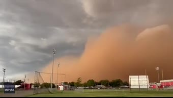 Video: Bão bụi khổng lồ xuất hiện ở Texas Video: Bao bui khong lo xuat hien o Texas
