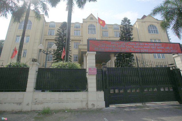 Khám xét nhà cựu Trưởng công an quận Tây Hồ - Hình 2 Kham xet nha cuu Truong cong an quan Tay Ho-Hinh-2