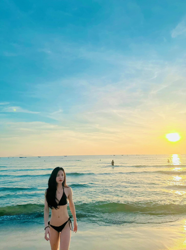 Loạt ảnh bikini gợi cảm của hot girl đội tuyển nữ Việt Nam - Hình 3 Loat anh bikini goi cam cua hot girl doi tuyen nu Viet Nam-Hinh-3