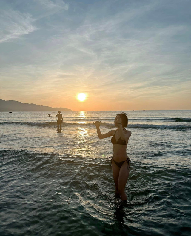 Loạt ảnh bikini gợi cảm của hot girl đội tuyển nữ Việt Nam Loat anh bikini goi cam cua hot girl doi tuyen nu Viet Nam