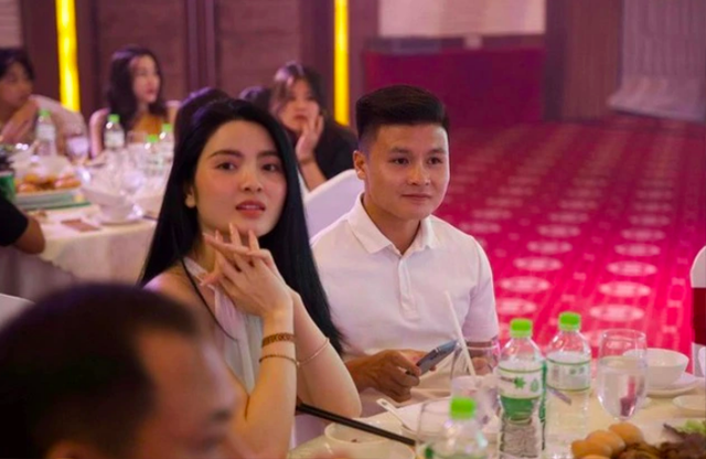 Nguyễn Quang Hải và bạn gái "đánh dấu chủ quyền", nghi có "tin vui"? - Hình 4 Nguyen Quang Hai va ban gai