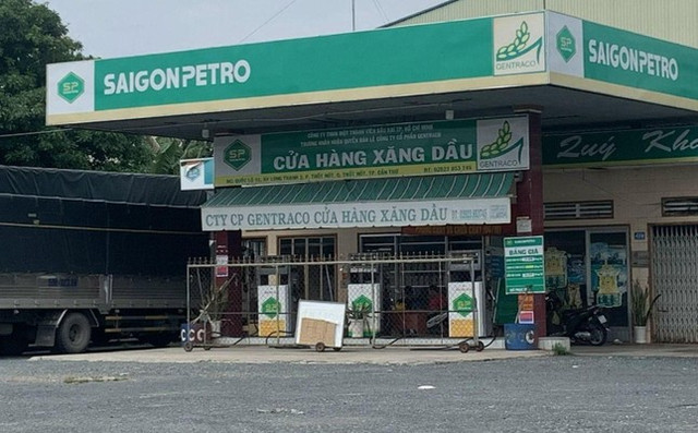 Khó như đi mua xăng: 2km 3 cửa hàng đóng cửa Kho nhu di mua xang: 2km 3 cua hang dong cua