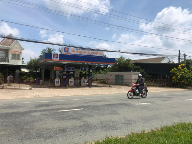 Một ngày lỗ 5 triệu, cửa hàng xăng dầu kêu cứu - Hình 2 Mot ngay lo 5 trieu, cua hang xang dau keu cuu-Hinh-2