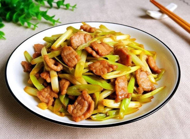 Loại rau này rất bổ, ăn 1 lạng hơn ăn 10 cân kỷ tử - Hình 3 Loai rau nay rat bo, an 1 lang hon an 10 can ky tu-Hinh-3