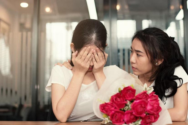 Ngày mẹ đi lấy chồng là ngày buồn nhất trong cuộc đời con Ngay me di lay chong la ngay buon nhat trong cuoc doi con