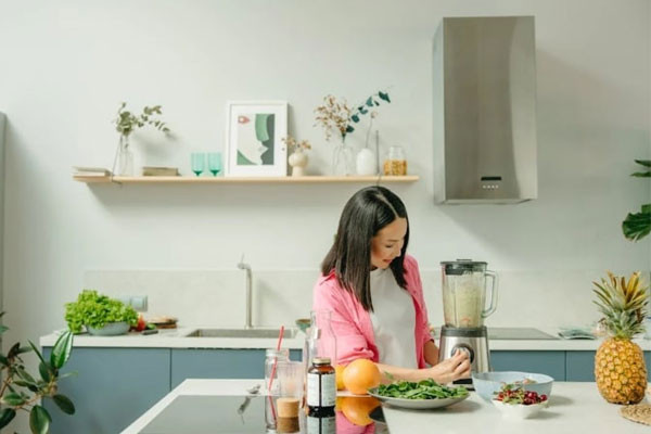 Cốc nước dứa đá lạnh thử lòng người chồng ích kỷ Coc nuoc dua da lanh thu long nguoi chong ich ky