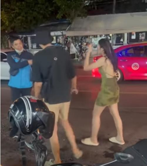 Cư xử thô lỗ với cô gái, ai ngờ gặp trúng nữ VĐV đấm bốc chuyên nghiệp Cu xu tho lo voi co gai, ai ngo gap trung nu VDV dam boc chuyen nghiep