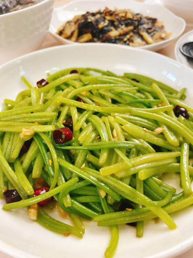 Đừng chỉ ăn lá, cọng của loại rau này đại bổ, giúp nhuận tràng - Hình 3 Dung chi an la, cong cua loai rau nay dai bo, giup nhuan trang-Hinh-3