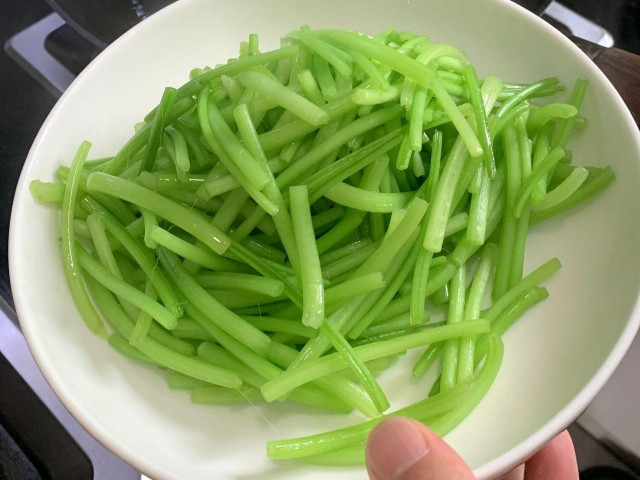 Đừng chỉ ăn lá, cọng của loại rau này đại bổ, giúp nhuận tràng - Hình 6 Dung chi an la, cong cua loai rau nay dai bo, giup nhuan trang-Hinh-6