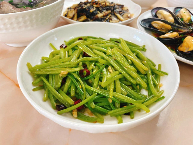 Đừng chỉ ăn lá, cọng của loại rau này đại bổ, giúp nhuận tràng - Hình 4 Dung chi an la, cong cua loai rau nay dai bo, giup nhuan trang-Hinh-4