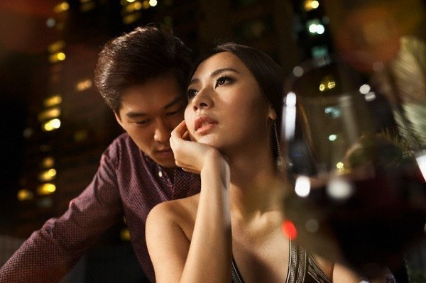 Giận chồng tôi làm quen với trai lạ, chết điếng khi gặp người tình Gian chong toi lam quen voi trai la, chet dieng khi gap nguoi tinh